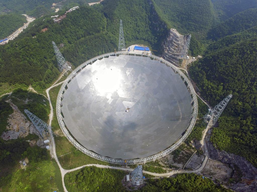 Comienza a operar el radiotelescopio más grande del mundo en China