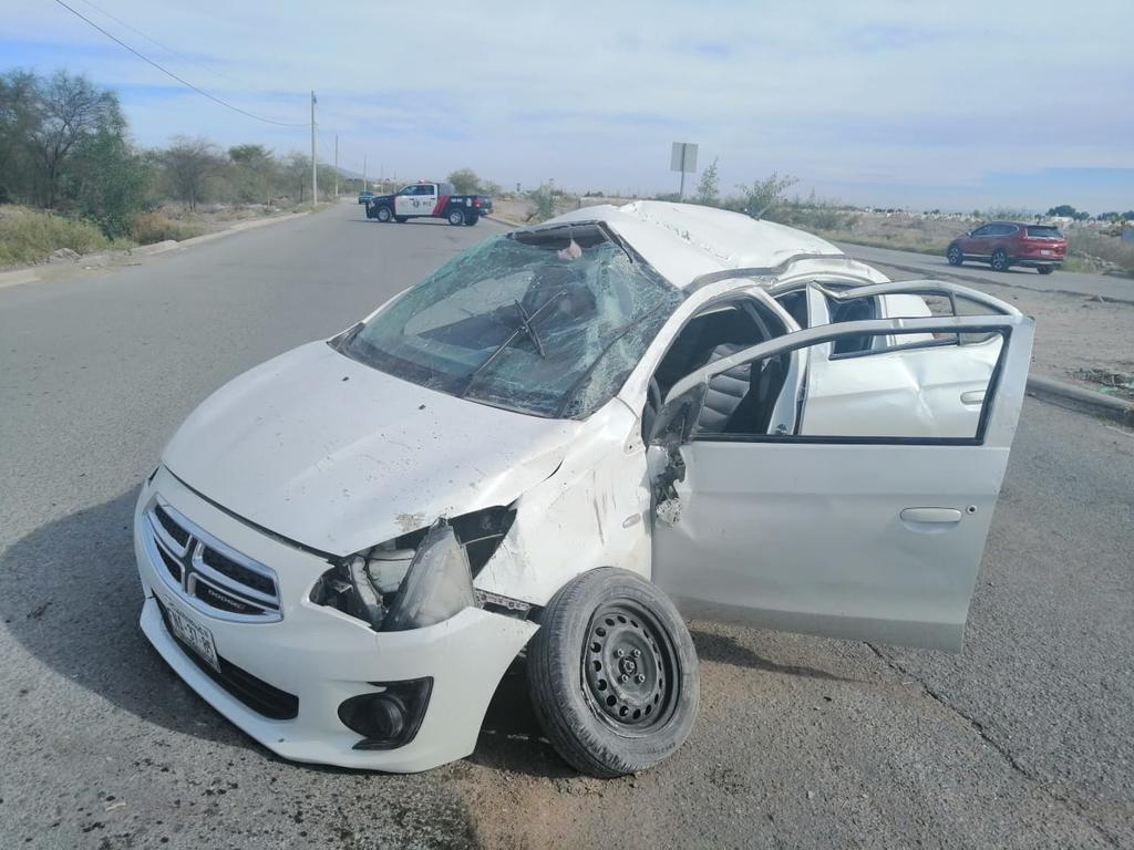 Volcadura deja cuatro lesionados sobre carretera Santa Fe en Torreón