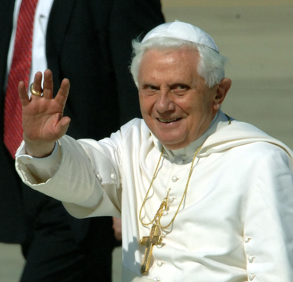 Defiende Benedicto XVI celibato de sacerdotes