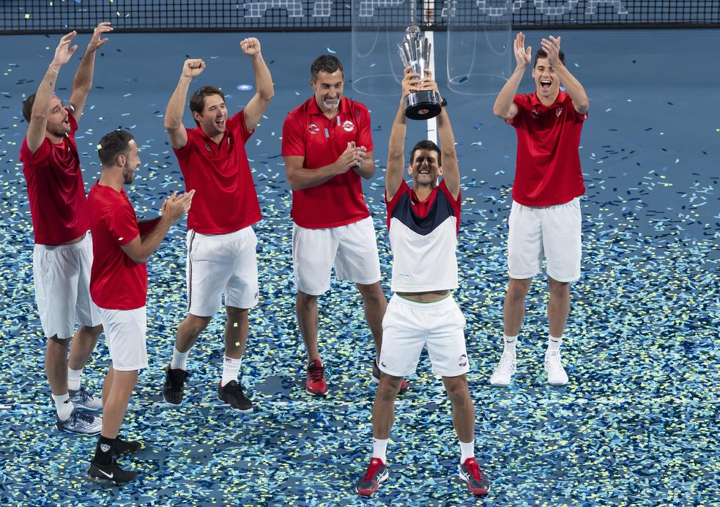 Nova Djokovic guía a Serbia a ganar la Copa ATP