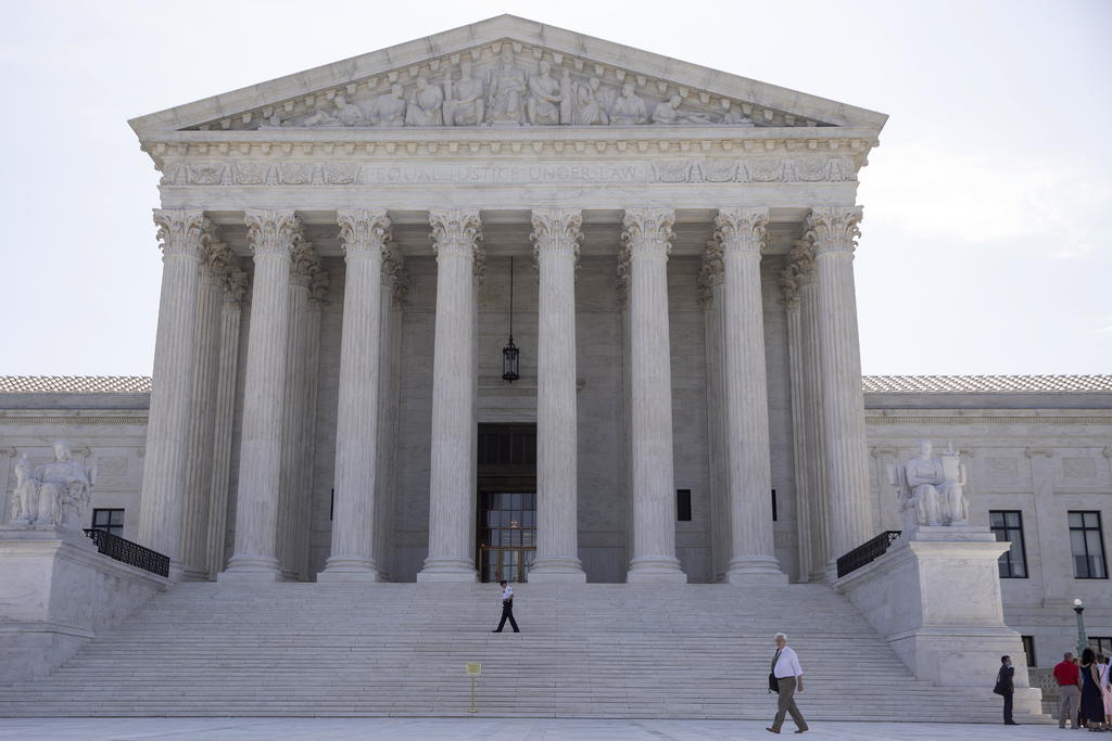 Corte Suprema de EUA rechaza queja contra ley sobre desnudez femenina