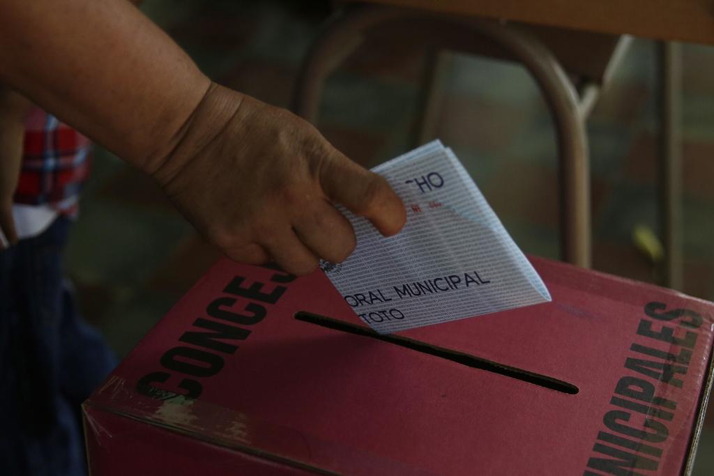 Propone gobierno ley para garantizar voto de salvadoreños en el exterior