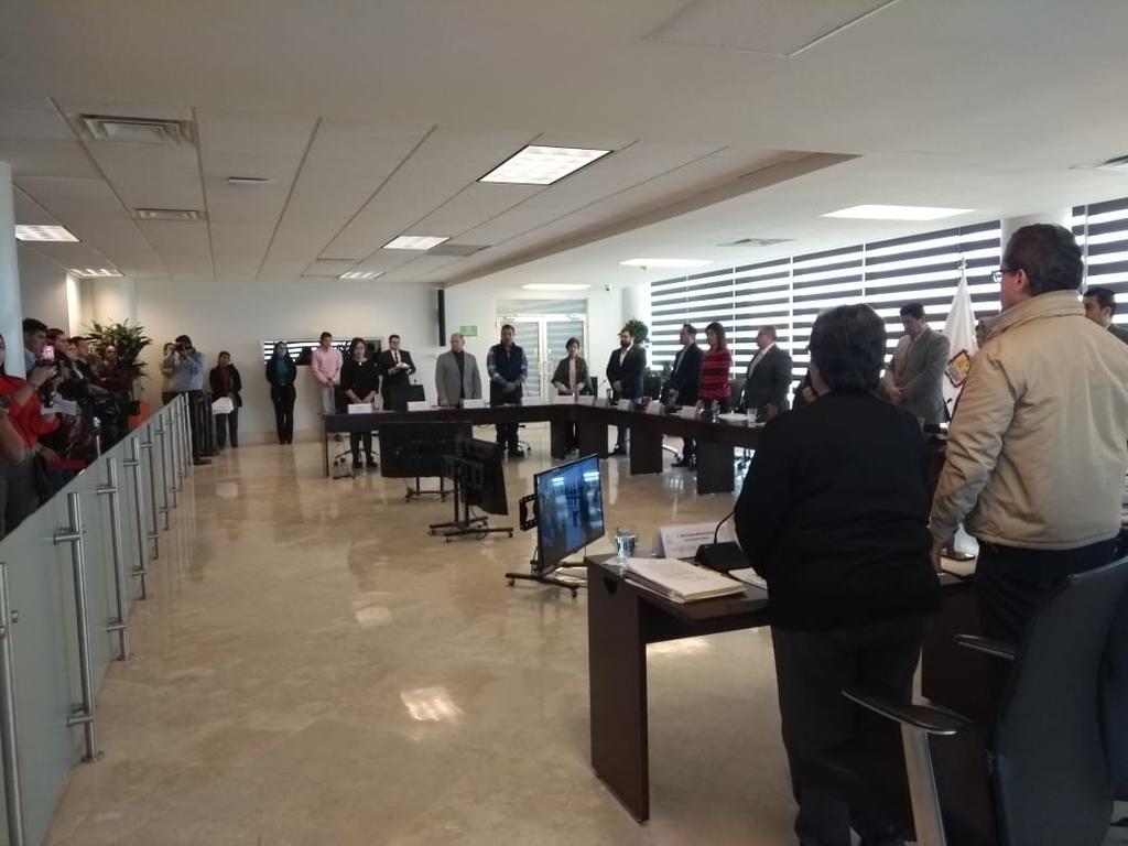 Guardan regidores minuto de silencio por tragedia en colegio de Torreón
