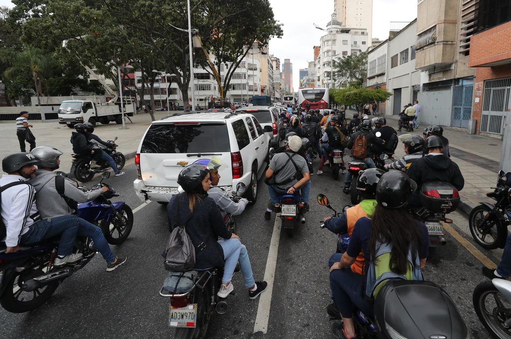 Civiles armados impiden el ingreso de opositores al Parlamento de Venezuela