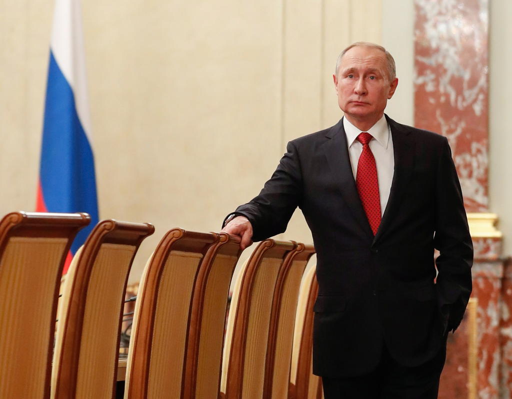 Propone Putin al jefe tributario como primer ministro