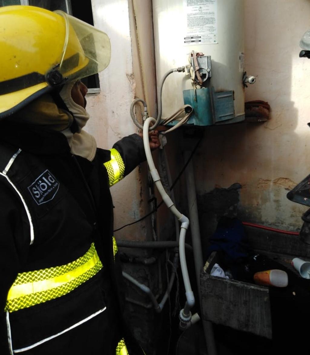 Flamazo de boiler moviliza a cuerpos de rescate en Torreón