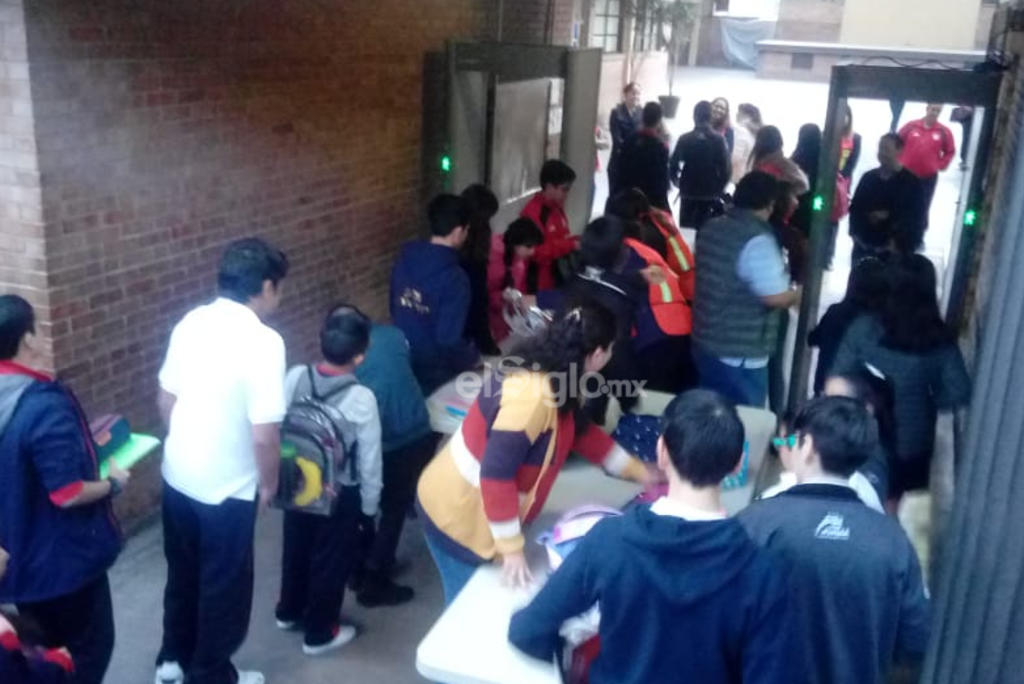 Regresan a clases alumnos del Colegio Cervantes a una semana de la tragedia