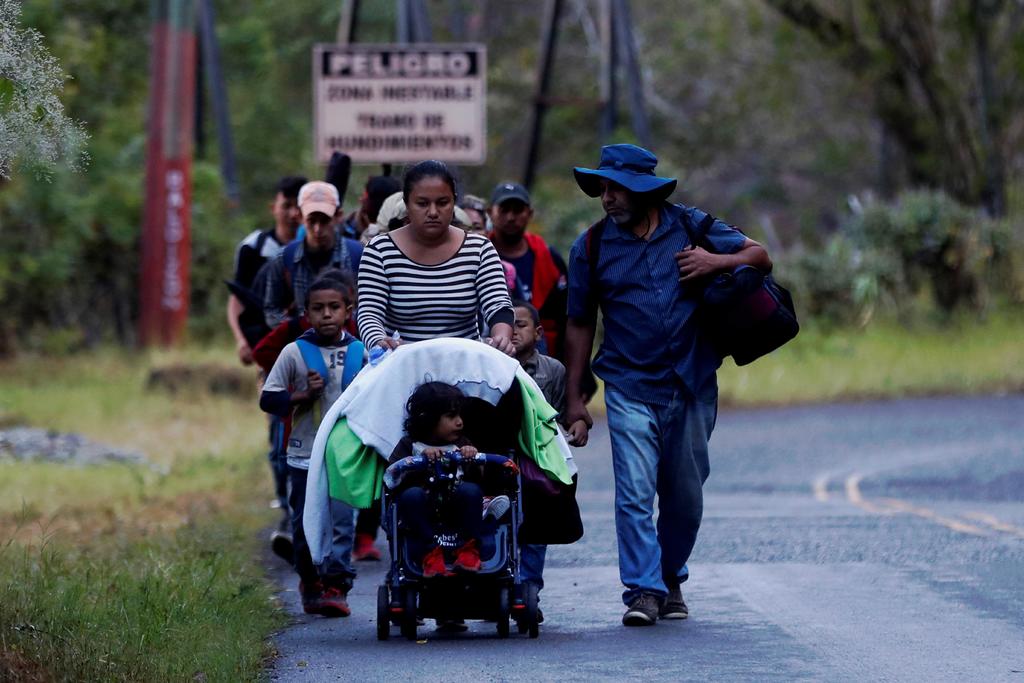 Arriban grupos de migrantes a frontera guatemalteca con México