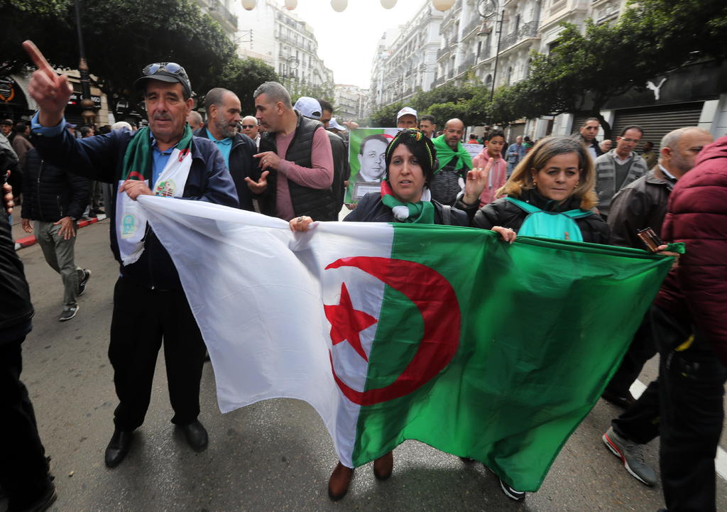 Continúan protestas en Argelia pese al anuncio de reformas y los arrestos