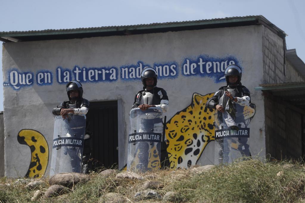 Guardia Nacional trata de replegar a caravana migrante en Chiapas