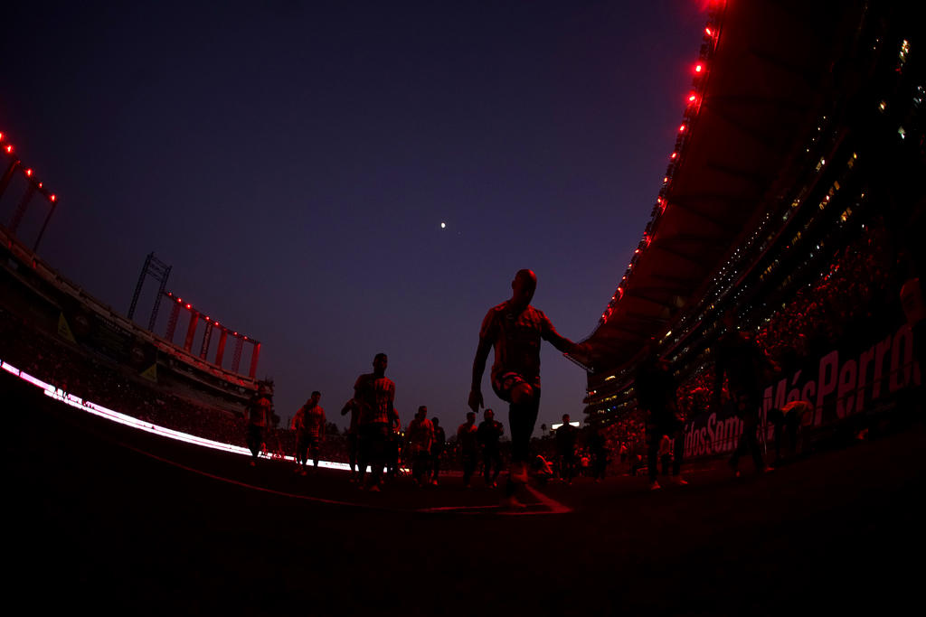 Liga MX prohibirá espectáculo de luces en los estadios para festejar