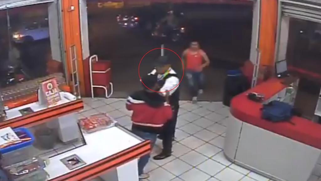 VIDEO: Policía fallece al intentar detener un asalto en Cuernavaca
