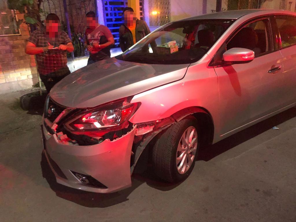 Choque entre un auto y motocicleta deja daños por 18 mil pesos en Torreón