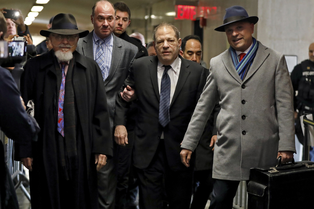 Detallan supuestos abusos sexuales de Harvey Weinstein