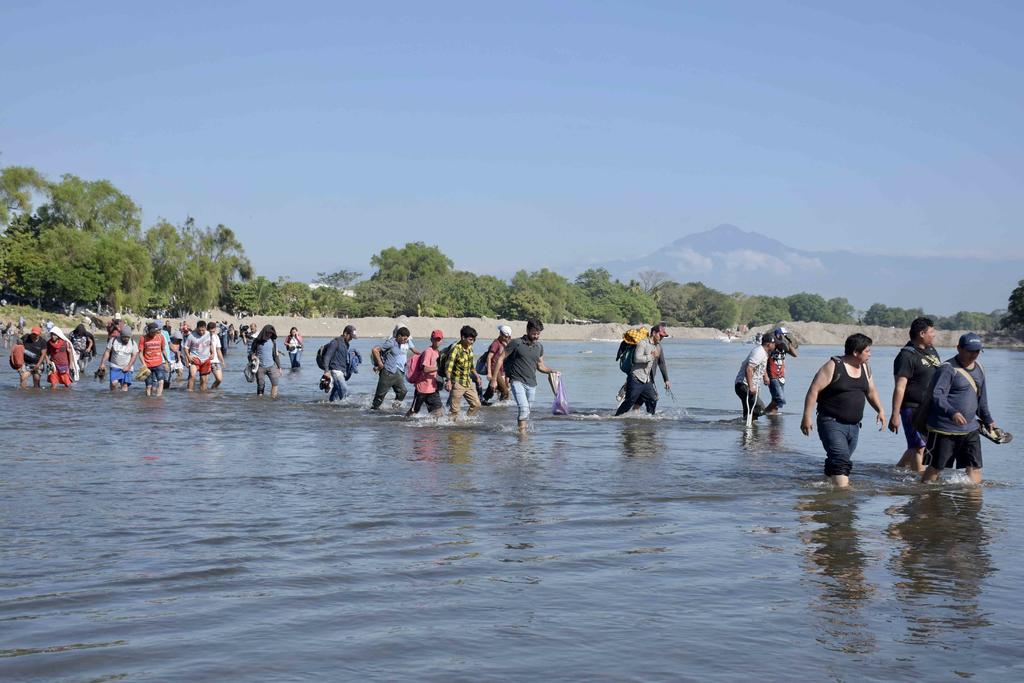 Ingresan cientos de migrantes de la caravana a México