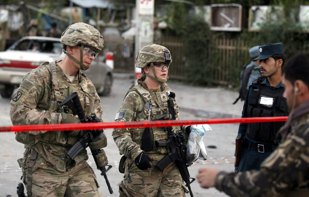 Casi la mitad de afganos quieren que tropas de EUA se vayan