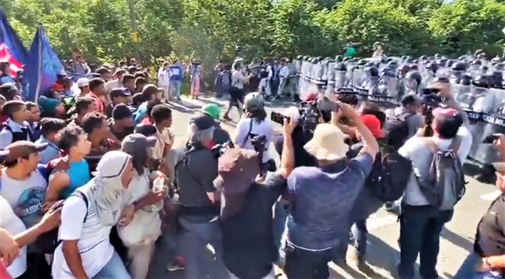 Guardia Nacional frena a golpeas a migrantes en Chiapas