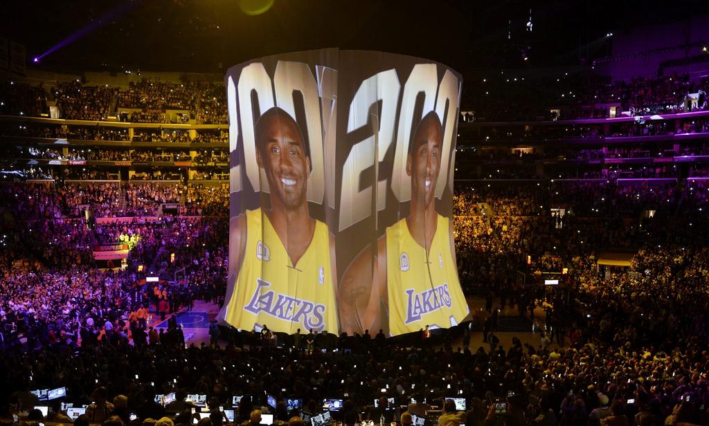 Lamentan artistas y figuras el fallecimiento de Kobe Bryant