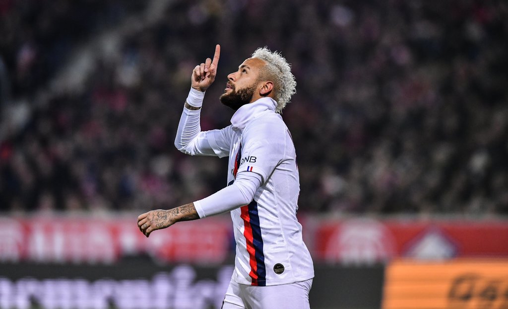 Neymar brilla en victoria del PSG frente al Lille