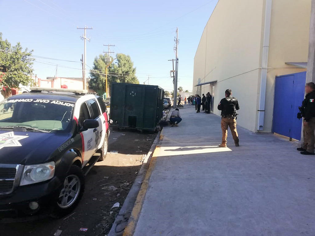Hallan cuerpo de hombre junto a contenedor de basura en San Pedro