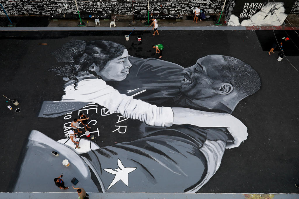 Homenajean a Kobe Bryant y su hija con impresionante mural