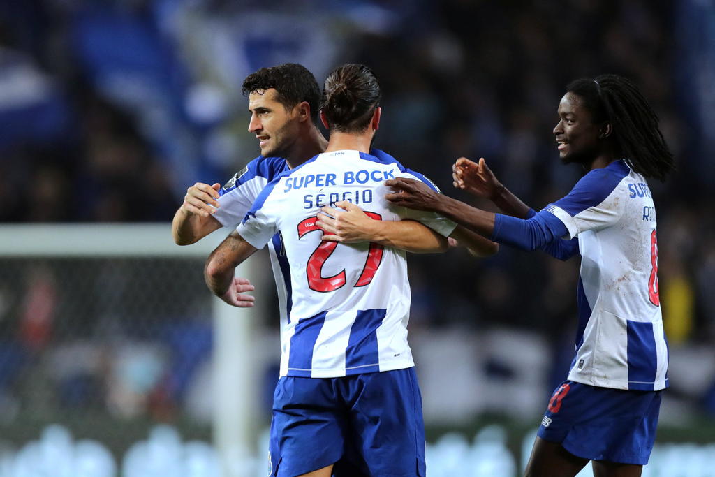 'Tecatito' participa en la sufrida victoria del Porto