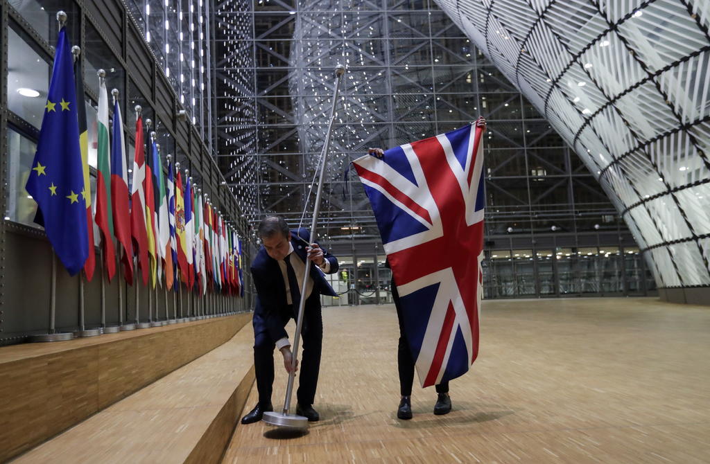 Retiran banderas del Reino Unido en edificios de la Unión Europea