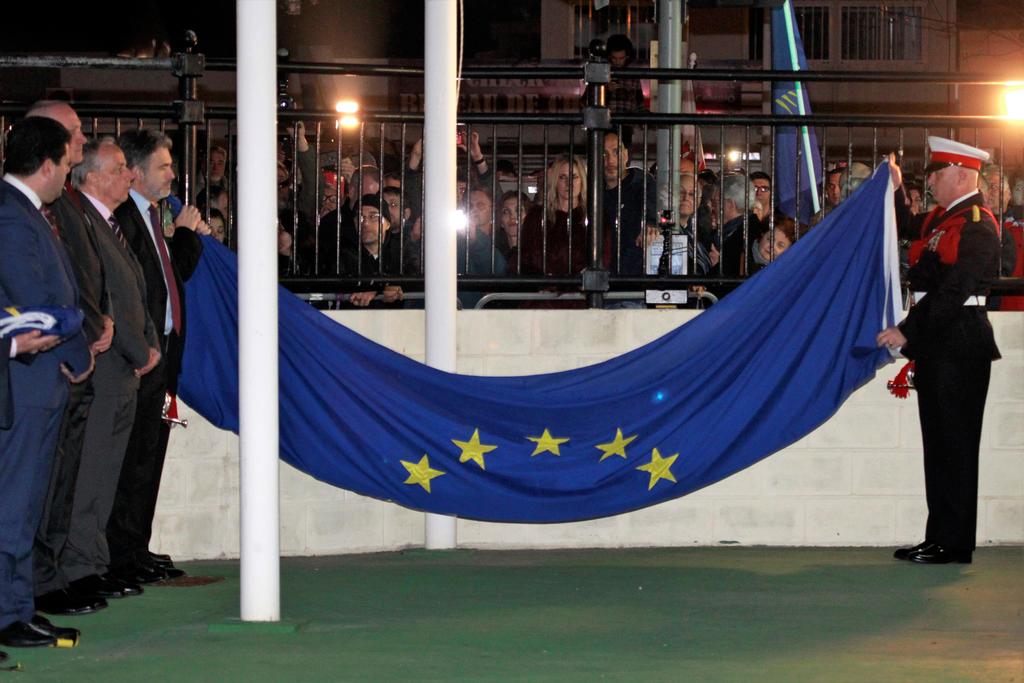 Gibraltar se despide de la UE con la deposición de la bandera europea