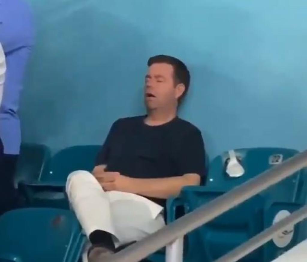 VIRAL: Hombre se queda dormido en el estadio durante Super Bowl LIV