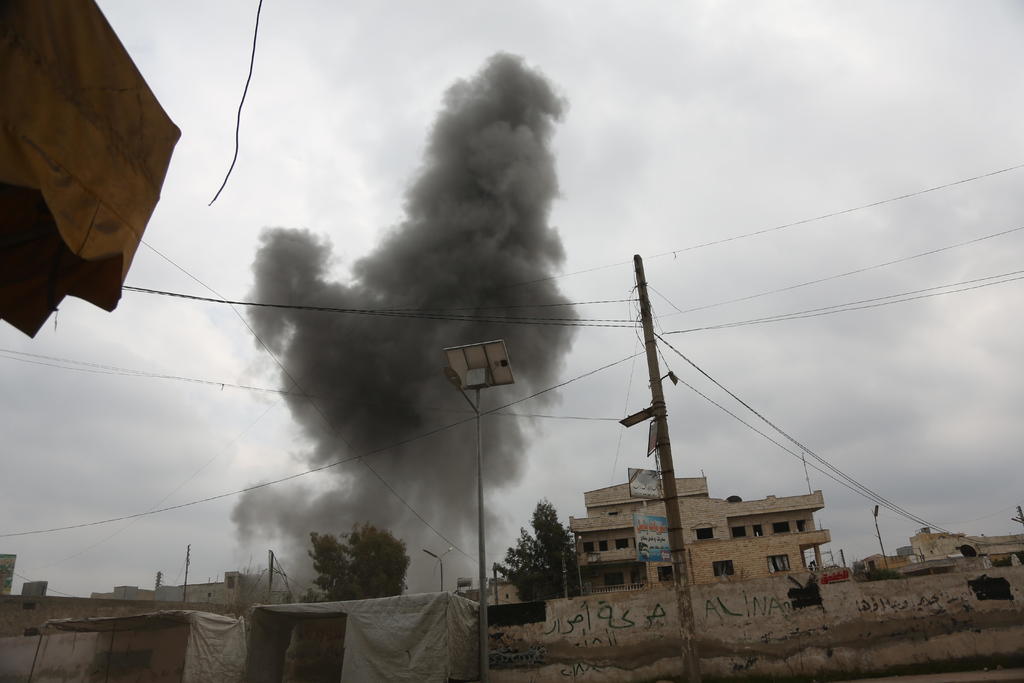 Fuerzas sirias intensifican ofensiva; hay decenas de muertos