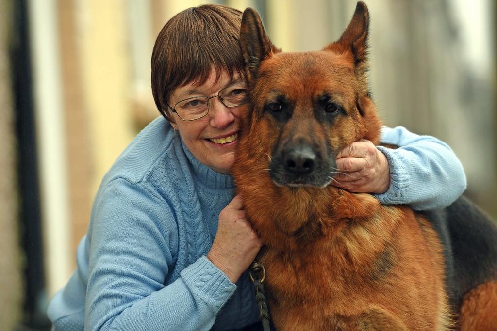 Sus perros le salvan la vida al detectarle que tenía cáncer