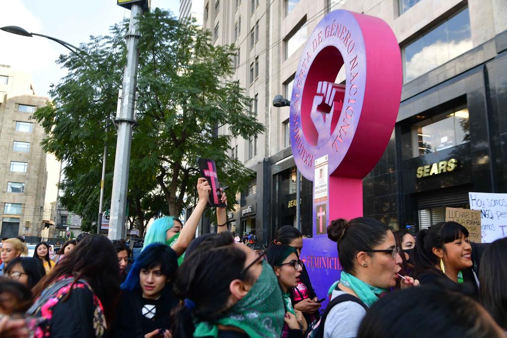 Propone Monreal iniciativa para unificar sanciones por feminicidios