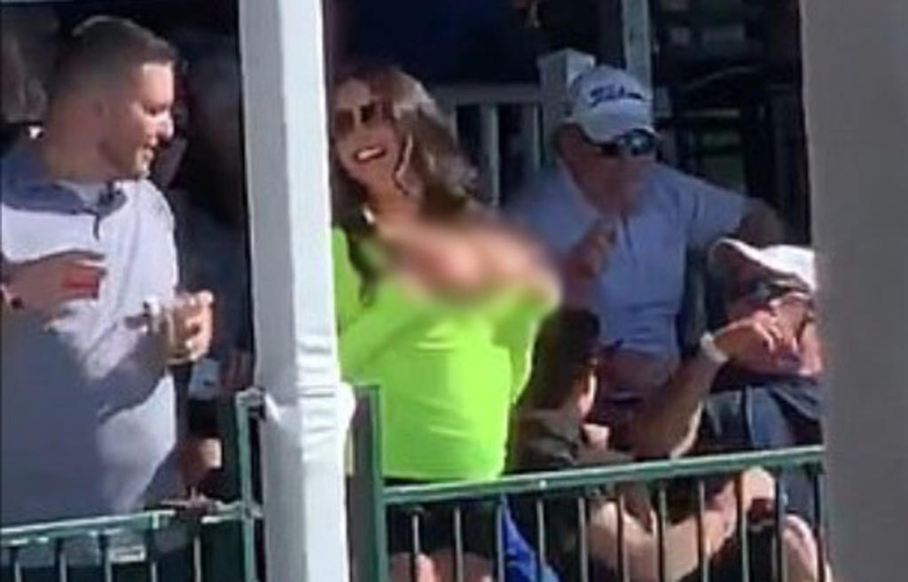 Mujer enseña sus pechos en pleno partido de golf para distraer a jugador