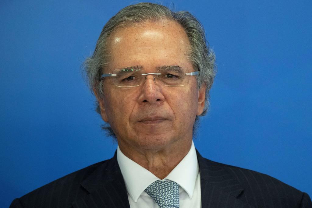 Ministro de Economía de Brasil compara a los funcionarios con 'parásitos'