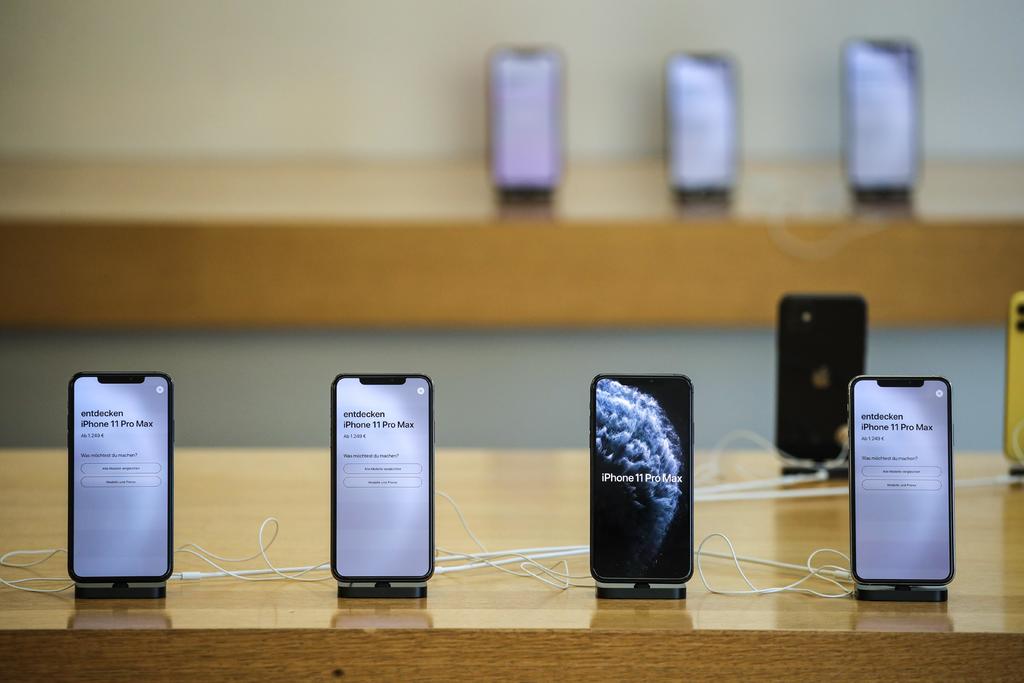 Multa Francia a Apple por hacer lentos sus iPhone