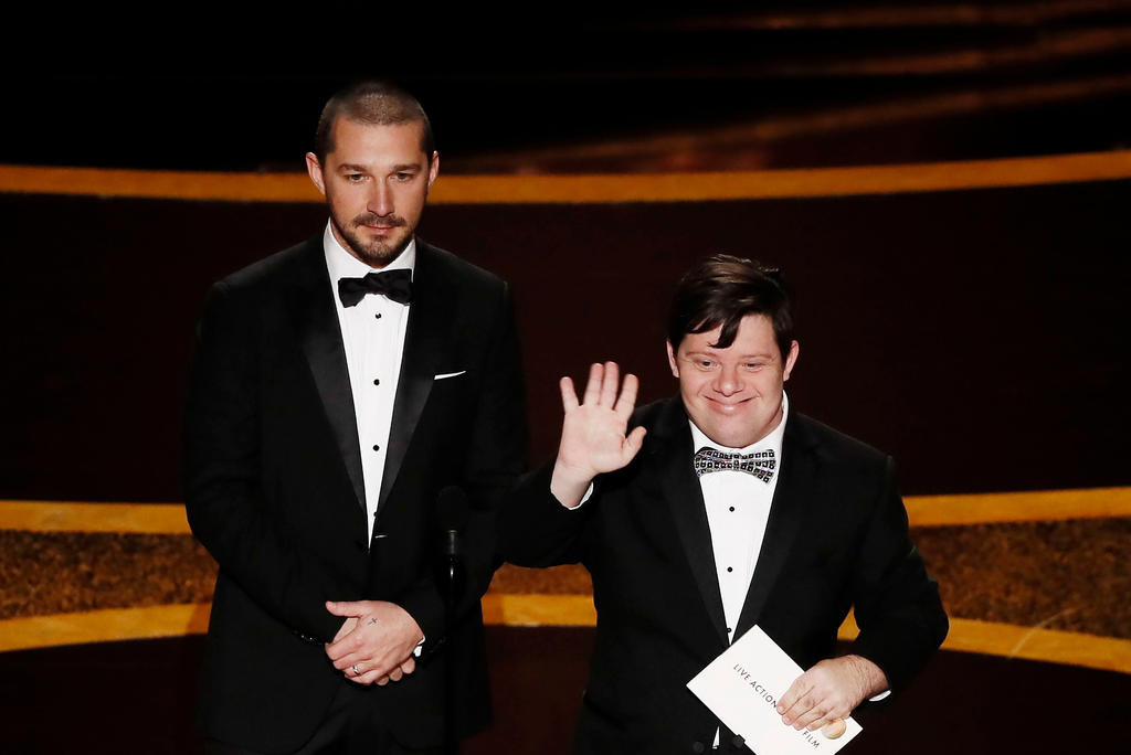 Por primera vez un actor con síndrome de Down anuncia un Oscar