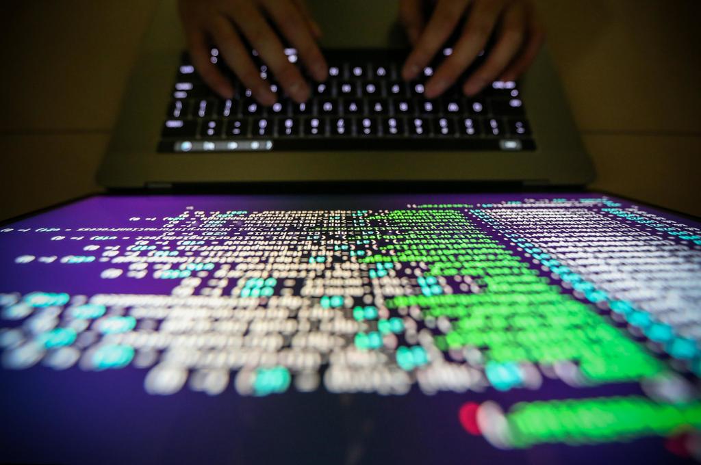 Acusa EUA a hackers chinos que robaron datos de millones