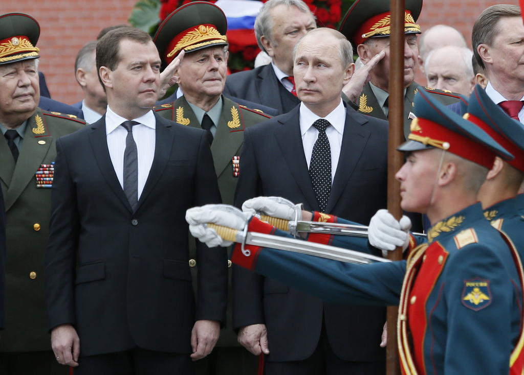 Proponen que Putin y Medvédev sean senadores vitalicios tras dejar el poder