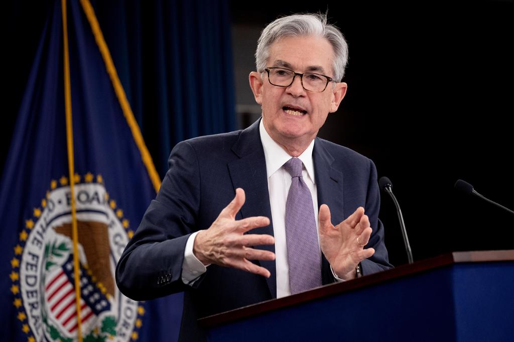 Alerta Powell de riesgos económicos del coronavirus; Trump ataca a la Fed
