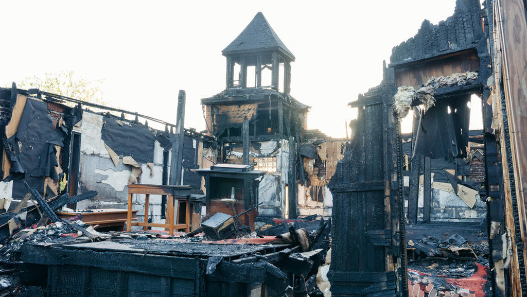 Incendia tres iglesias para ‘elevar su estatus black metal’