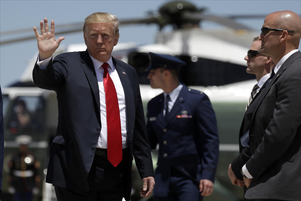 Trump desvía 3,800 mdd del Pentágono para el muro en la frontera con México