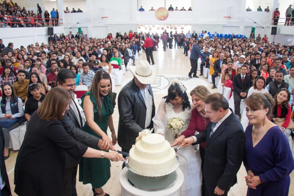 Se unen en boda masiva 292 parejas de Lerdo