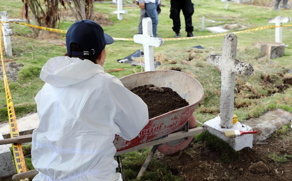 Reconoce Colombia primer cuerpo en posible fosa de ejecutados extrajudiciales