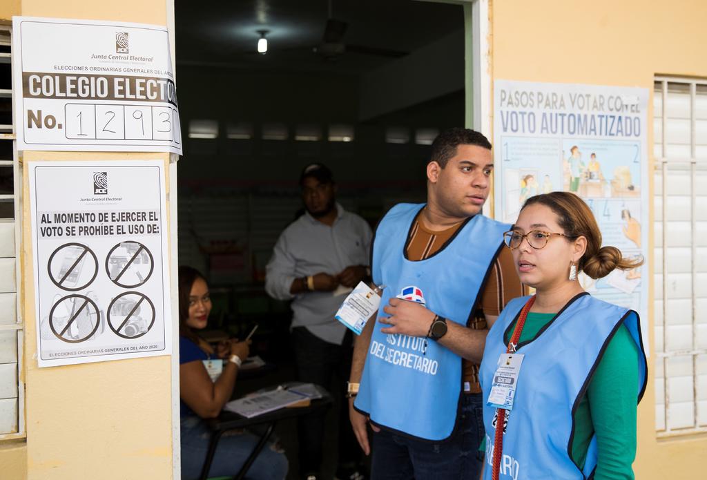 Suspenden las elecciones municipales dominicanas por problemas técnicos