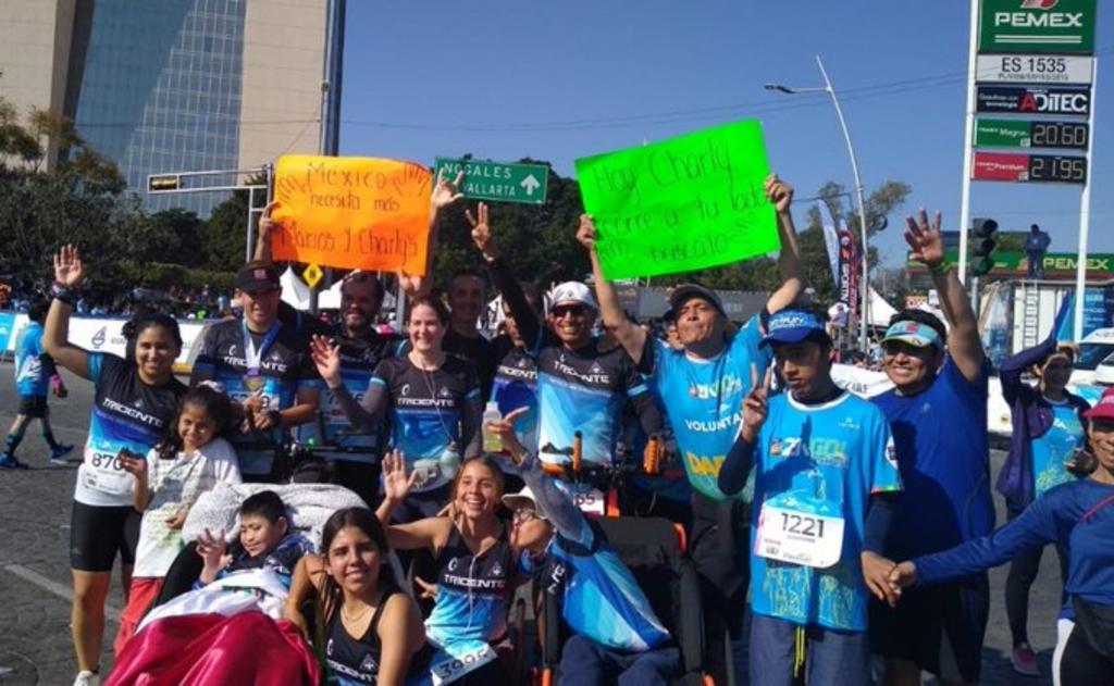 Niños con discapacidad participan en la 21K de Guadalajara