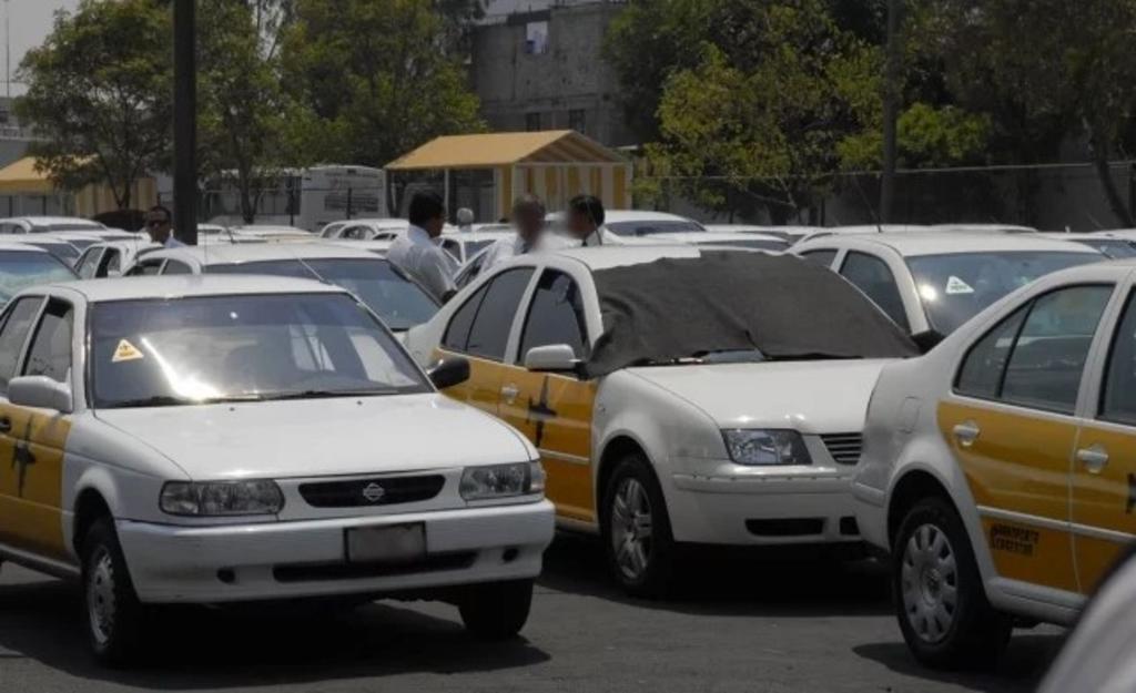 Morena propone acabar con monopolio de taxis en aeropuertos