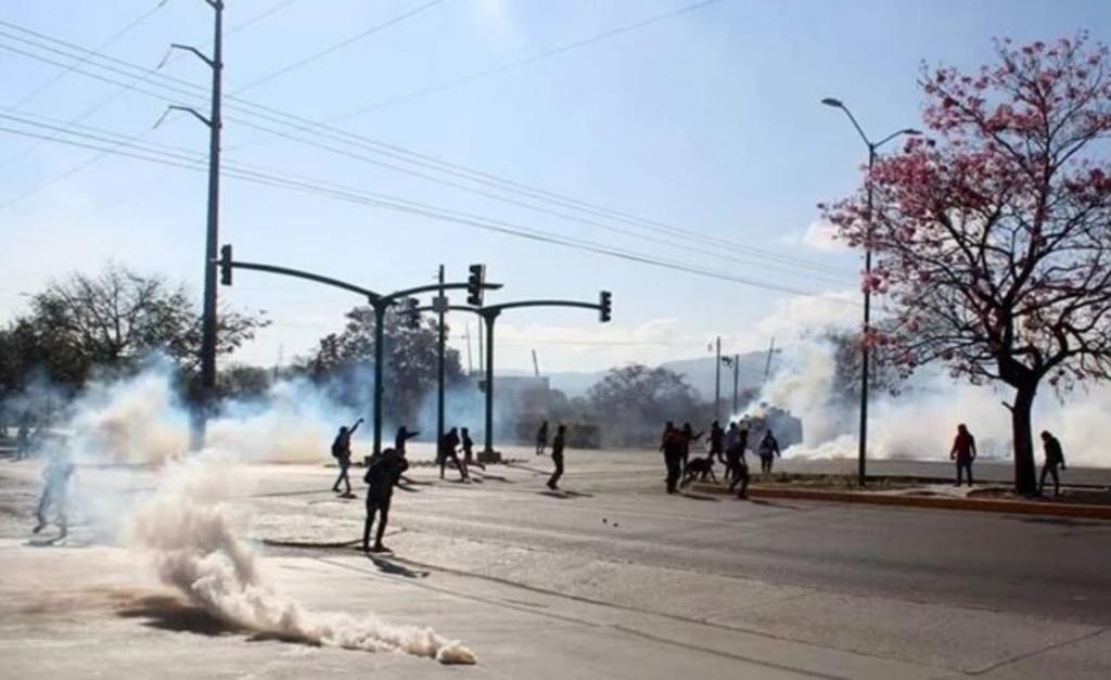CNDH condena ataque contra normalistas y padres de los 43 en Chiapas