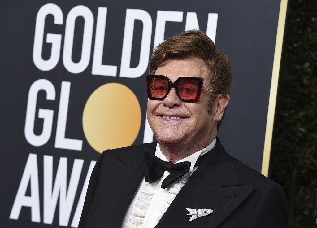 Elton John suspende concierto, se queda sin voz