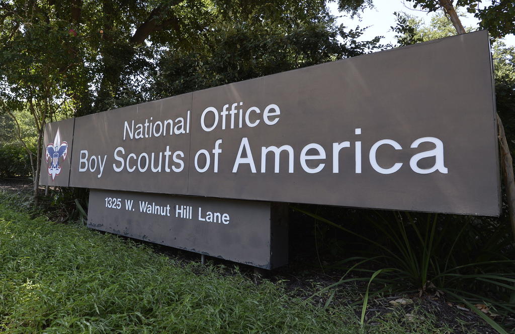 Abusadores sexuales podrían seguir trabajando en los Boy Scouts de EUA