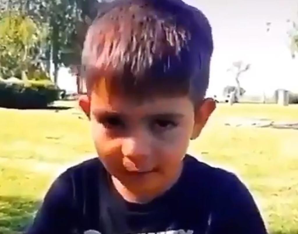 VIDEO: 'Avaro, codito'; niño lanza amenaza al ratón de los dientes